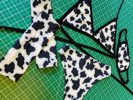 MOOOOOVE IT | Triangle Top + High Waisted High Cut Bottoms + Gloves